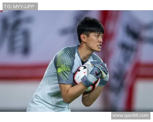 颜骏凌神勇扑救助力球队逆转胜利展现门将风采