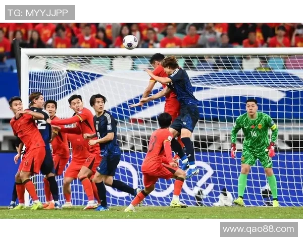 蒋光太精彩头球解围助力球队稳固防线展现出色防守能力